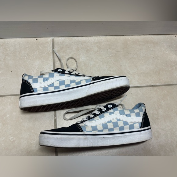 Vans Black and White Sneakers Iconic Style Durable Build - Picture 5 of 7